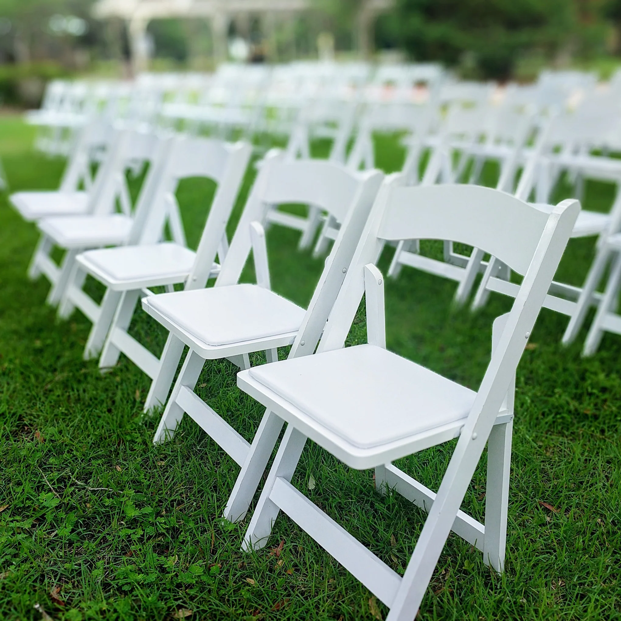 White Resin Folding Chair: The Perfect Choice for Events and Weddings